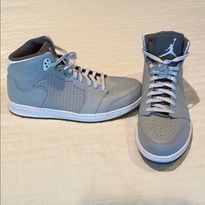 Men’s never worn Nike air Jordan basketball shoes